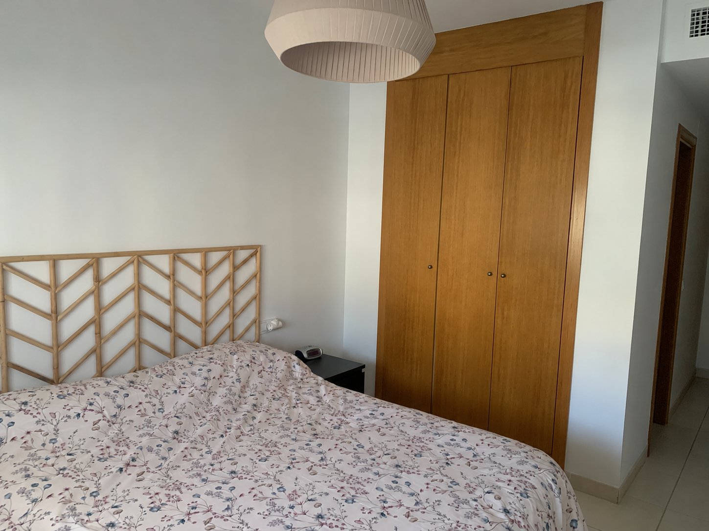 AMPLIO PISO CON GRAN TERRAZA, DOS GARAJES Y TRASTERO EN LA COLINA – TORREMOLINOS