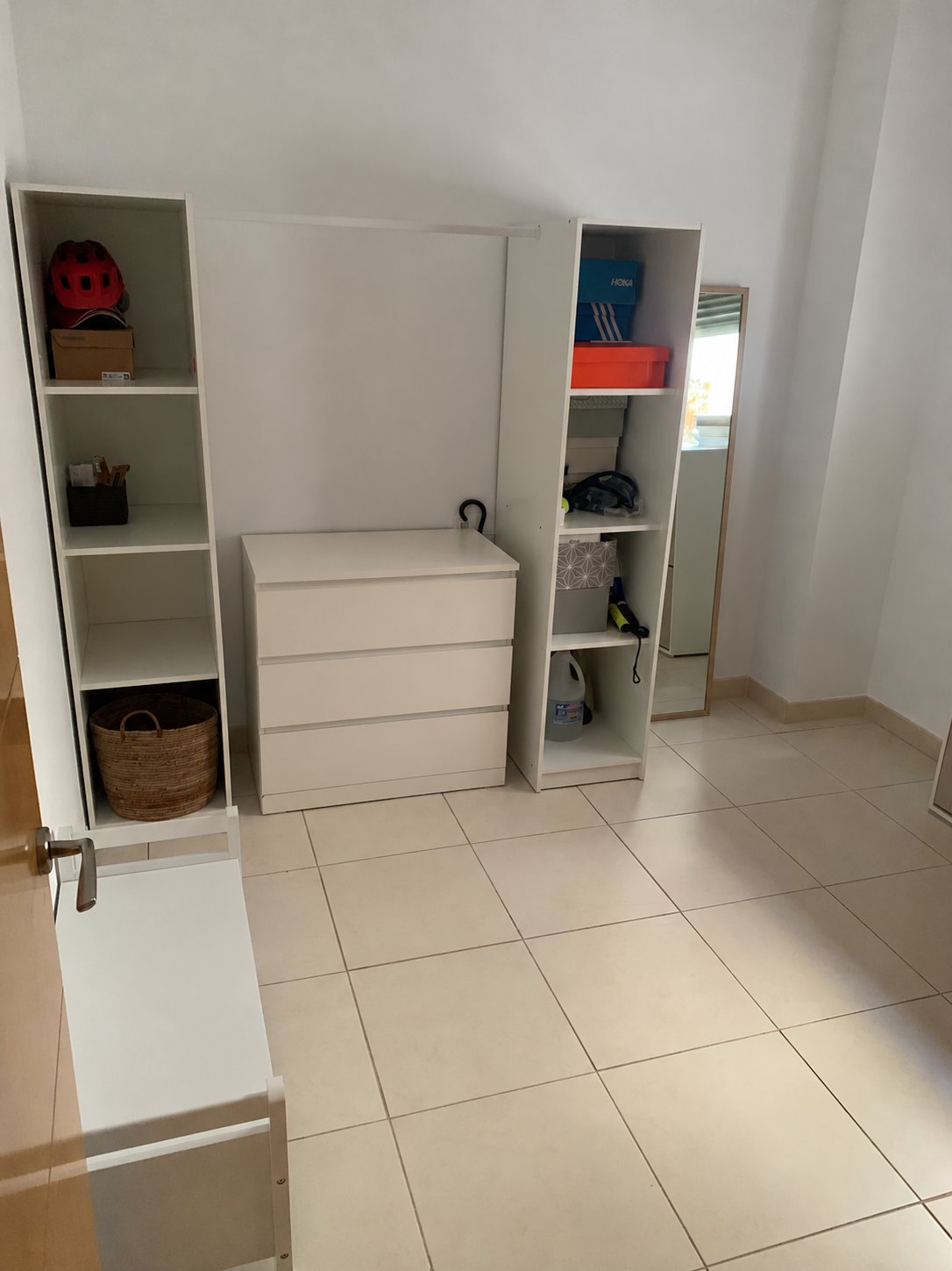 AMPLIO PISO CON GRAN TERRAZA, DOS GARAJES Y TRASTERO EN LA COLINA – TORREMOLINOS