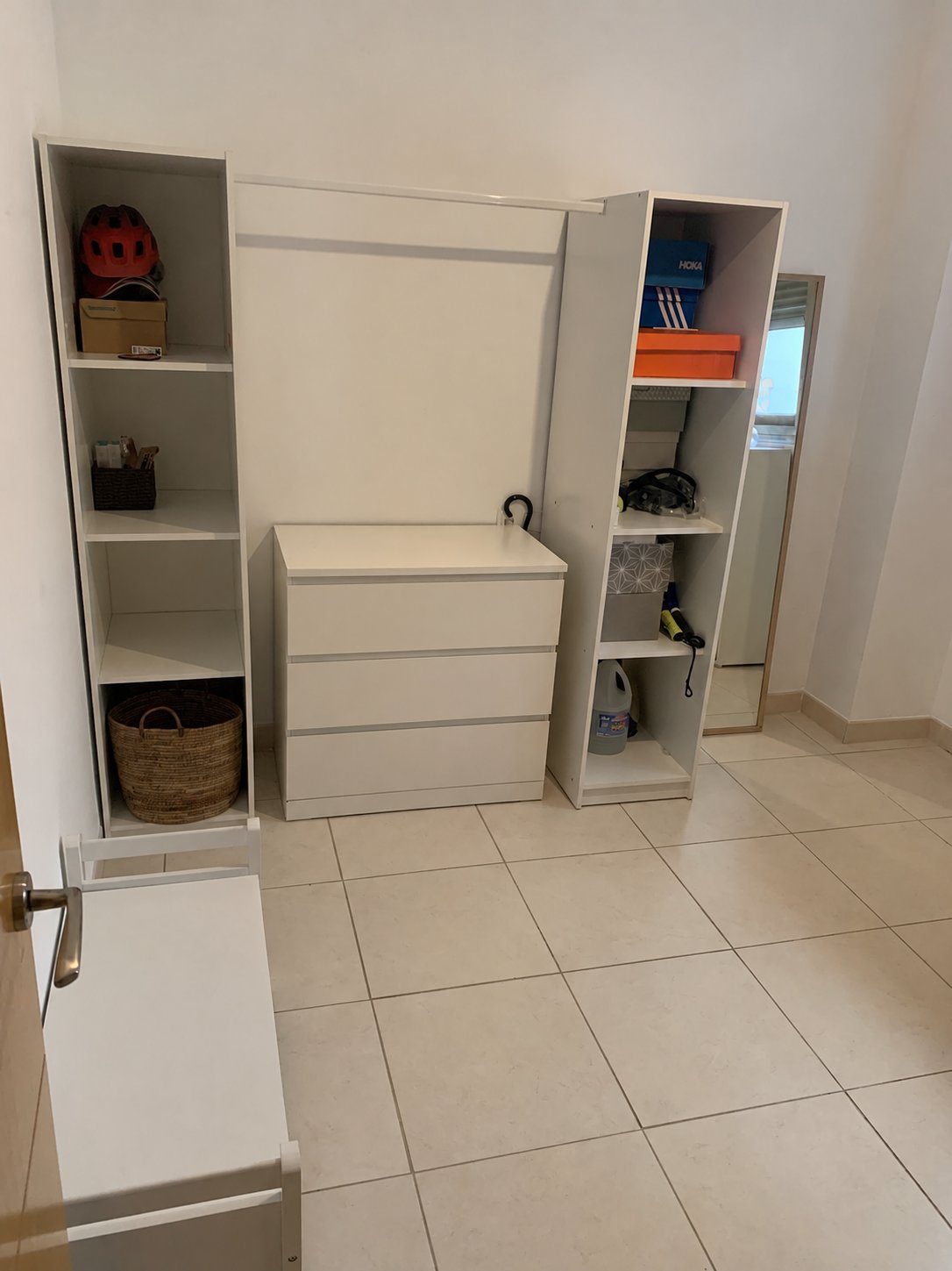 AMPLIO PISO CON GRAN TERRAZA, DOS GARAJES Y TRASTERO EN LA COLINA – TORREMOLINOS