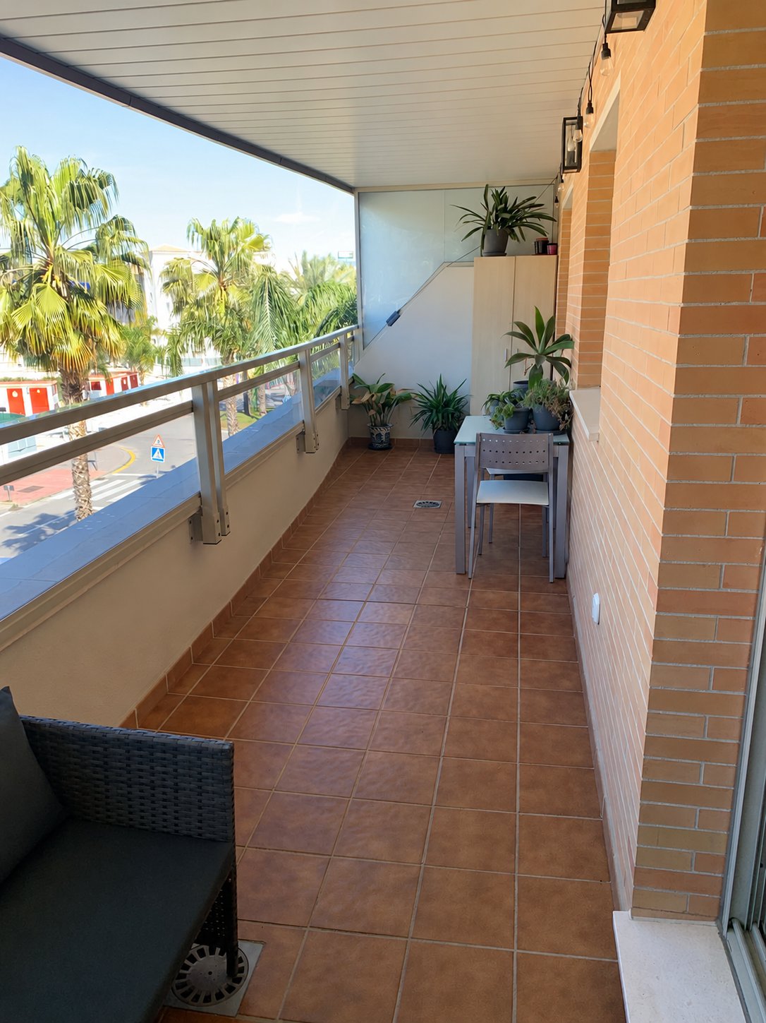 AMPLIO PISO CON GRAN TERRAZA, DOS GARAJES Y TRASTERO EN LA COLINA – TORREMOLINOS