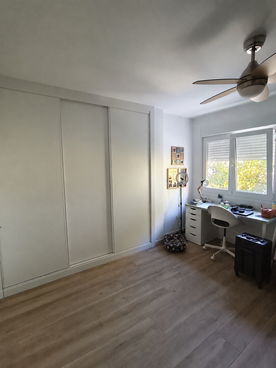 PISO DE 3 DORMITORIOS CON TERRAZA, PISCINA Y GARAJE EN GUADALMAR – MÁLAGA