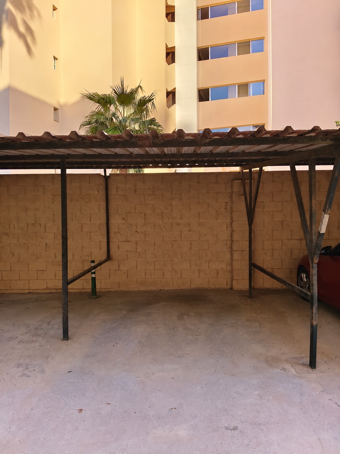 PISO DE 3 DORMITORIOS CON TERRAZA, PISCINA Y GARAJE EN GUADALMAR – MÁLAGA
