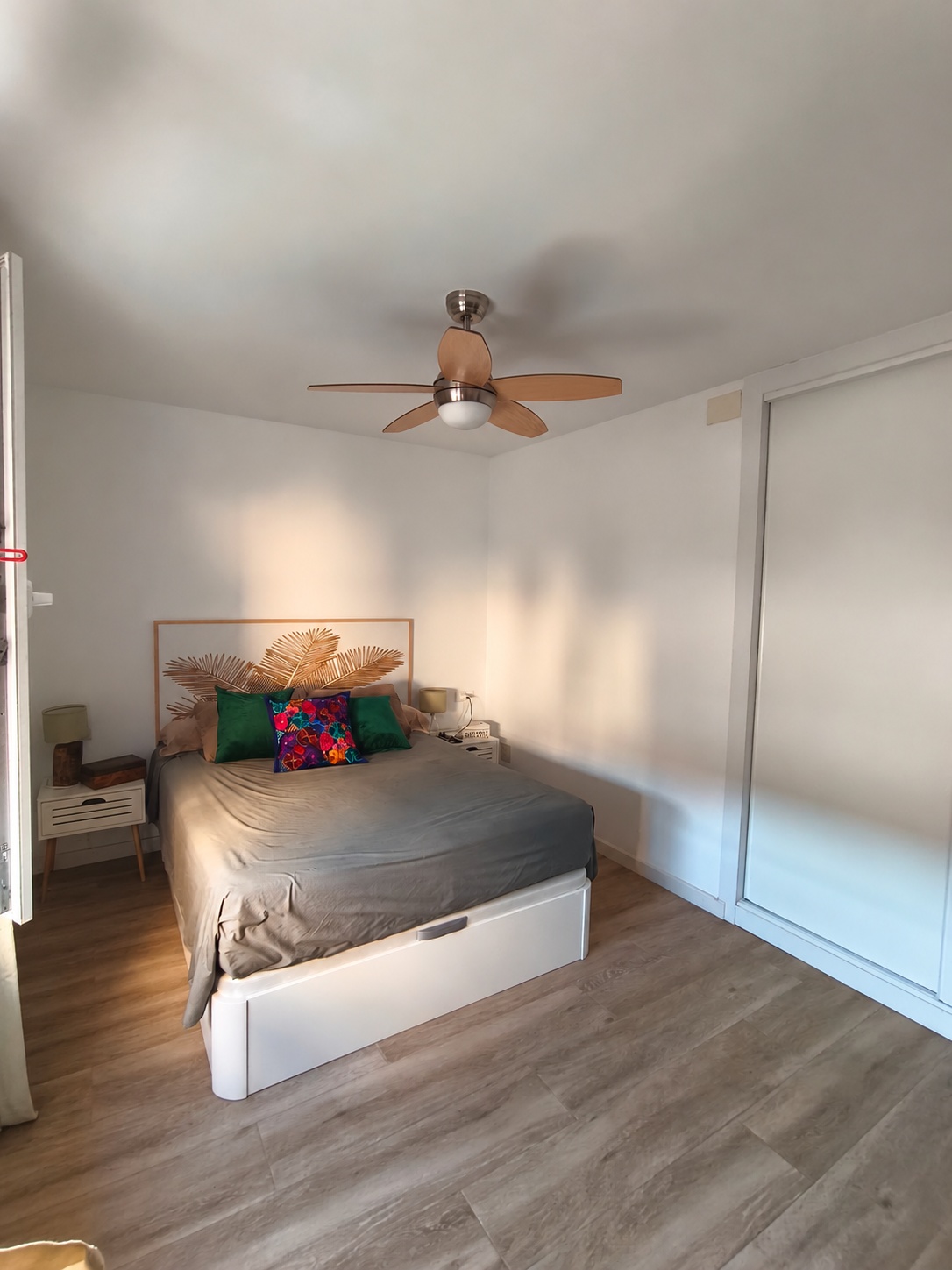 PISO DE 3 DORMITORIOS CON TERRAZA, PISCINA Y GARAJE EN GUADALMAR – MÁLAGA