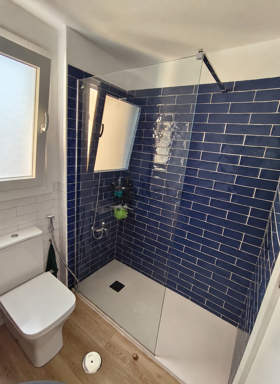 PISO DE 3 DORMITORIOS CON TERRAZA, PISCINA Y GARAJE EN GUADALMAR – MÁLAGA