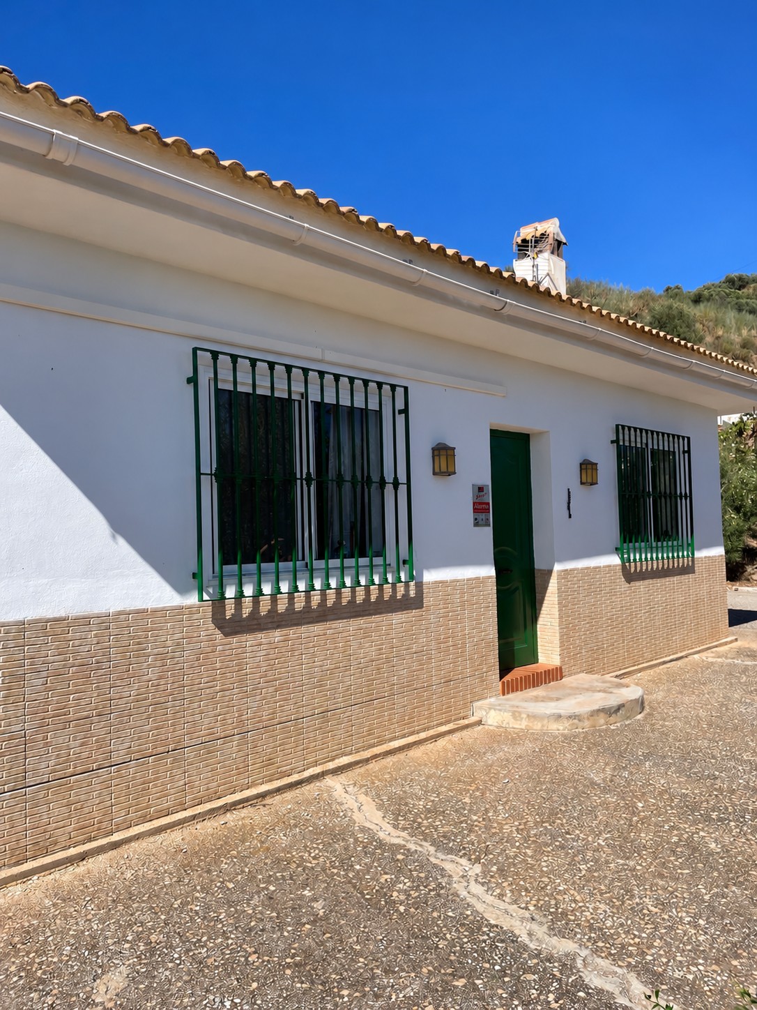 CASA DE CAMPO CON PARCELA, GARAJE Y ESPECTACULARES VISTAS EN COLMENAR – MÁLAGA