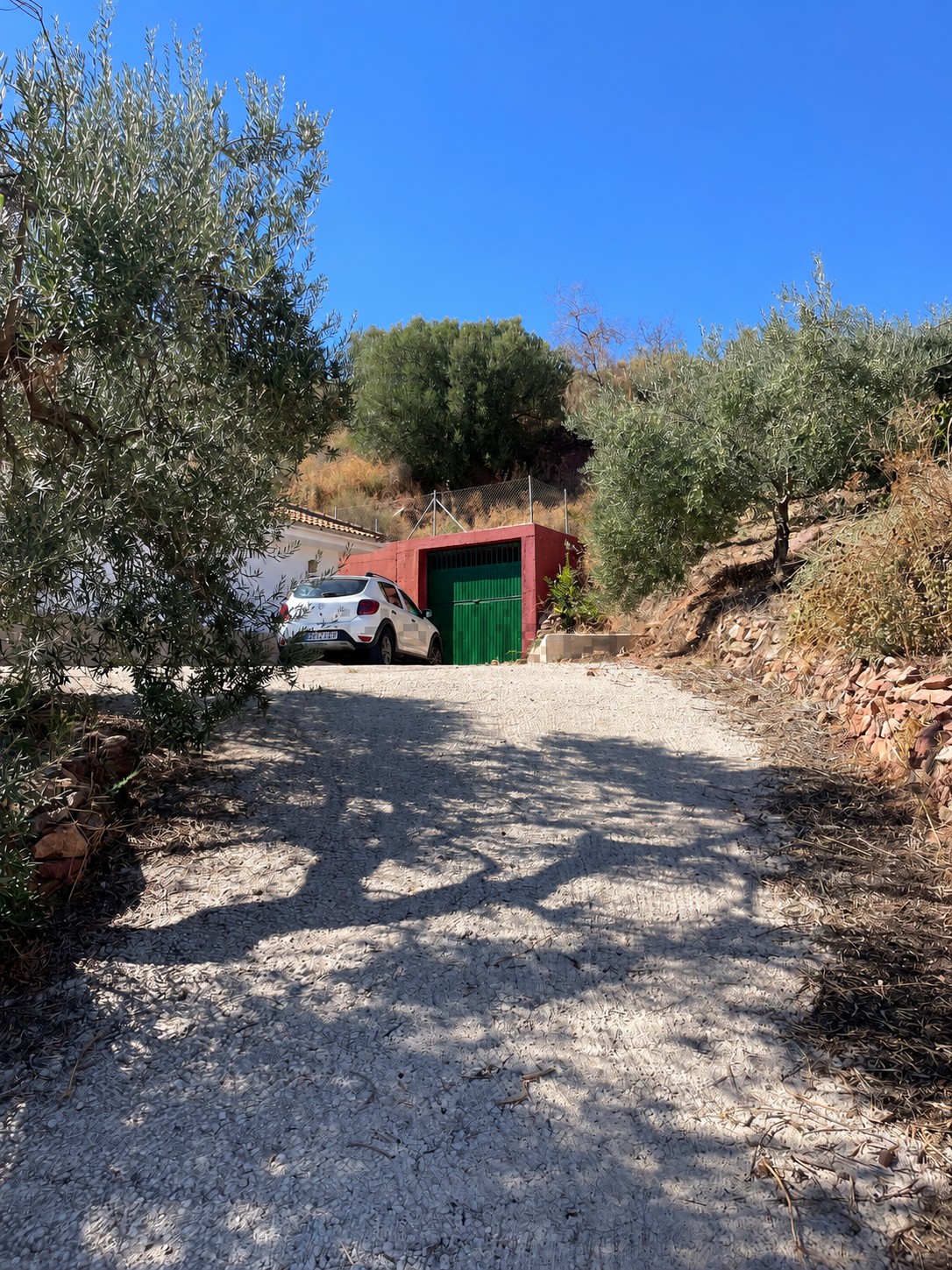 CASA DE CAMPO CON PARCELA, GARAJE Y ESPECTACULARES VISTAS EN COLMENAR – MÁLAGA