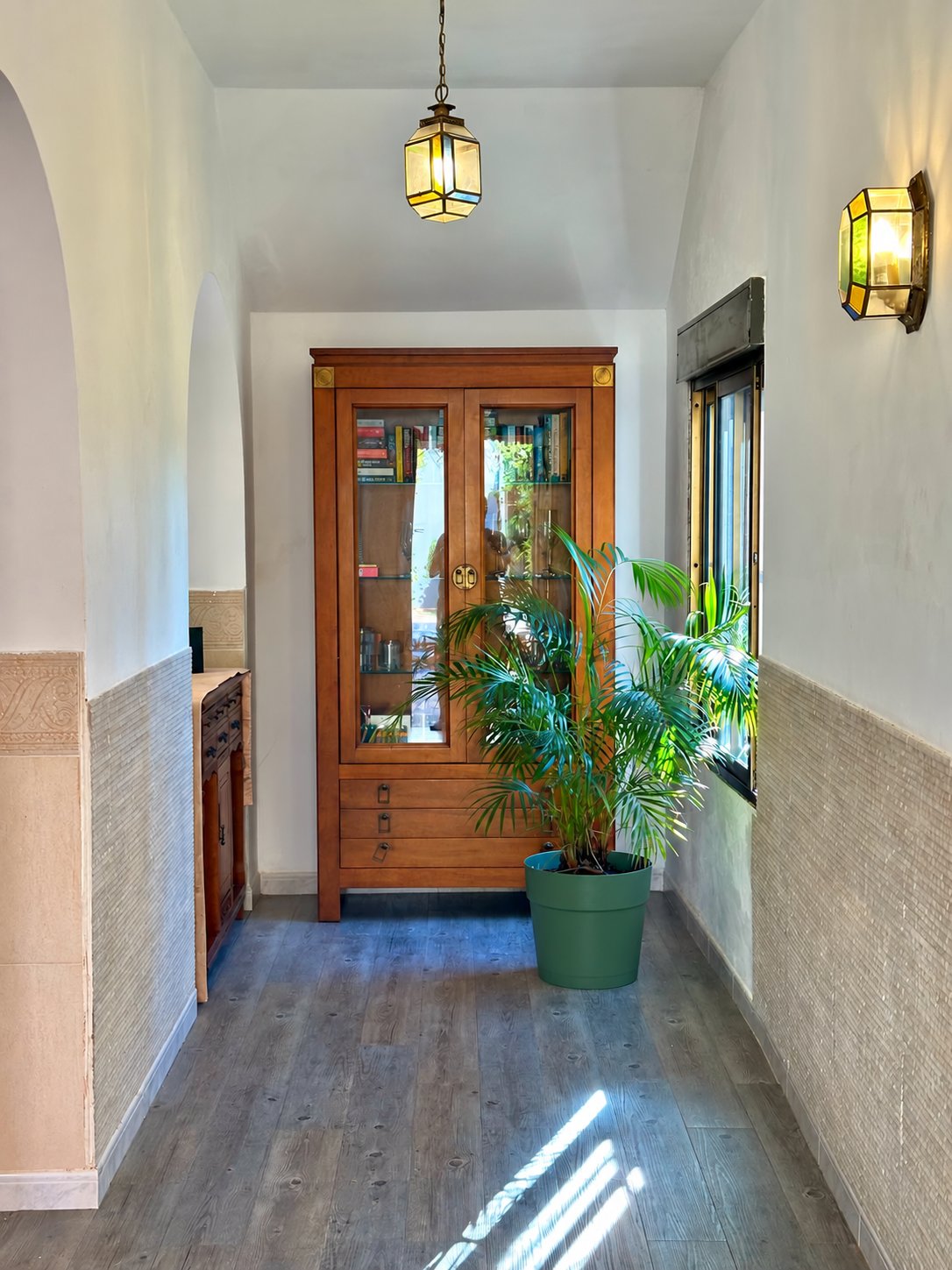 VILLA INDEPENDIENTE CON PISCINA Y JARDÍN PRIVADOS A POCOS MINUTOS DE LA PLAYA – MIJAS COSTA