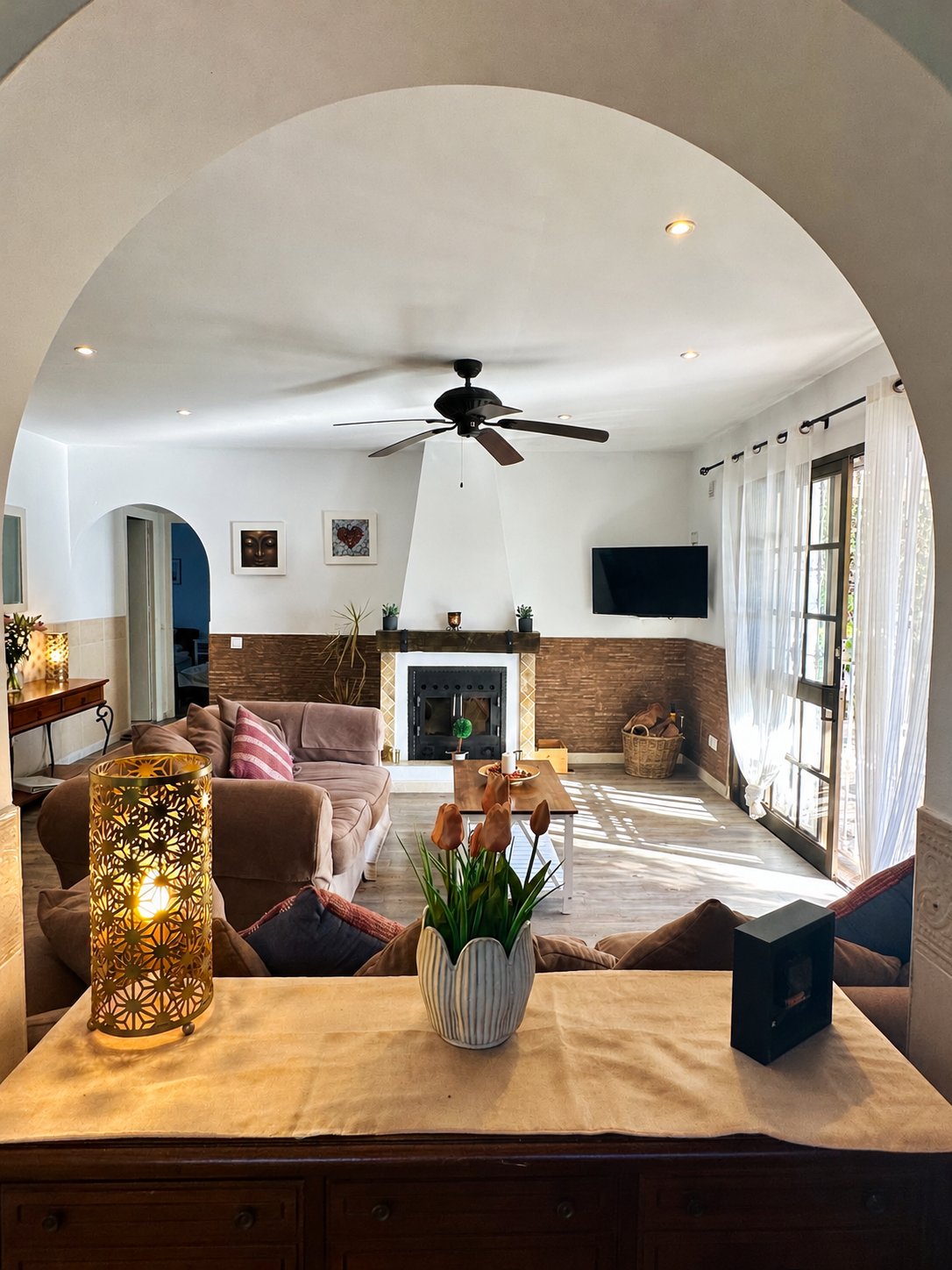 VILLA INDEPENDIENTE CON PISCINA Y JARDÍN PRIVADOS A POCOS MINUTOS DE LA PLAYA – MIJAS COSTA