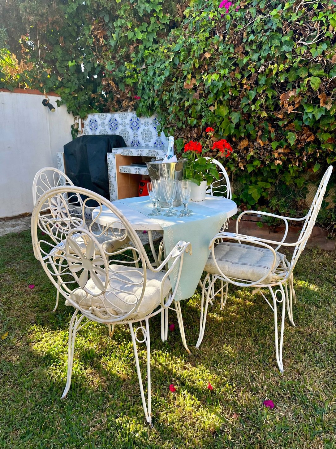 VILLA INDEPENDIENTE CON PISCINA Y JARDÍN PRIVADOS A POCOS MINUTOS DE LA PLAYA – MIJAS COSTA