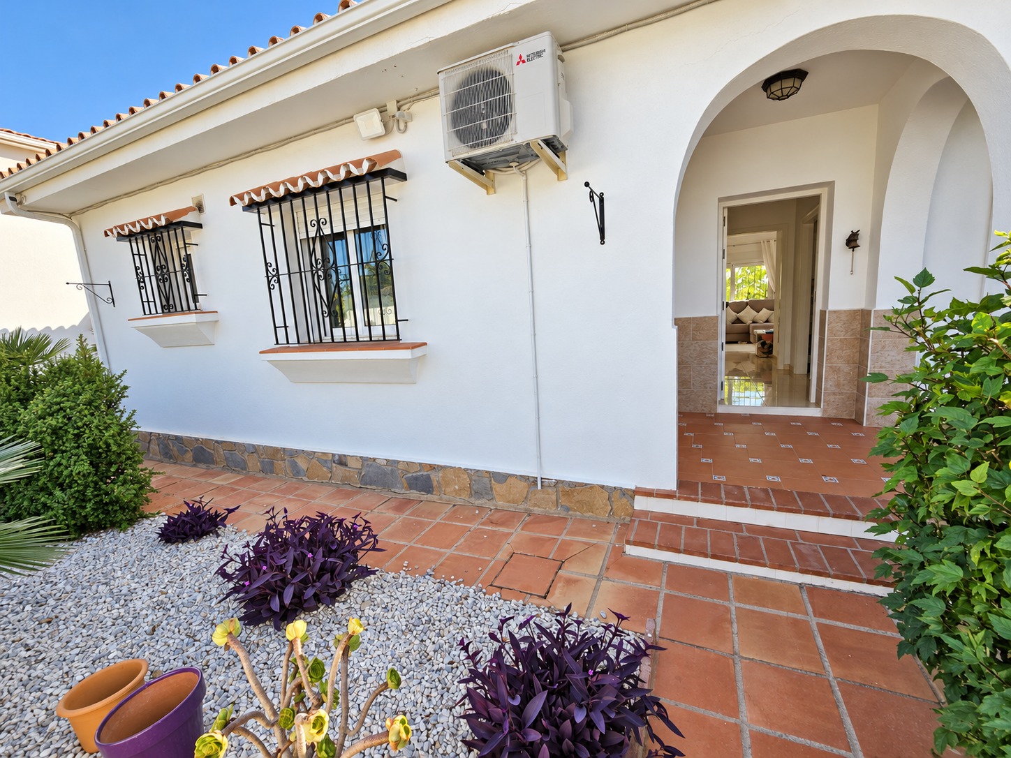 Cuatro viviendas independientes con piscina y vistas al mar en Pinos de Alhaurín