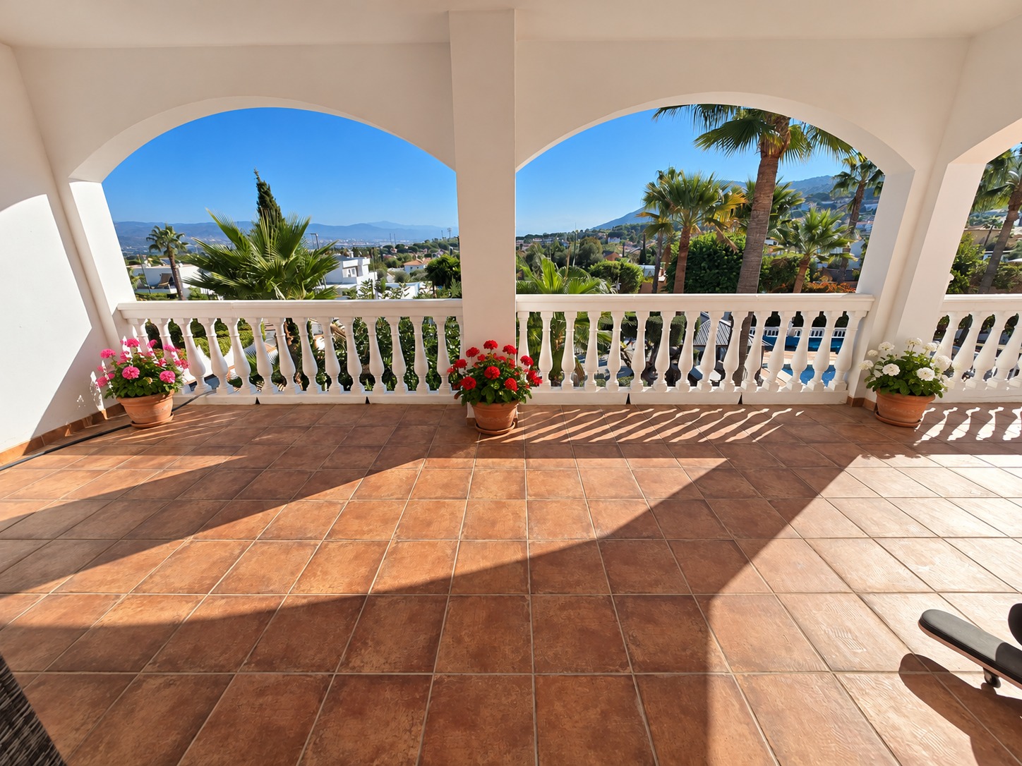 Cuatro viviendas independientes con piscina y vistas al mar en Pinos de Alhaurín