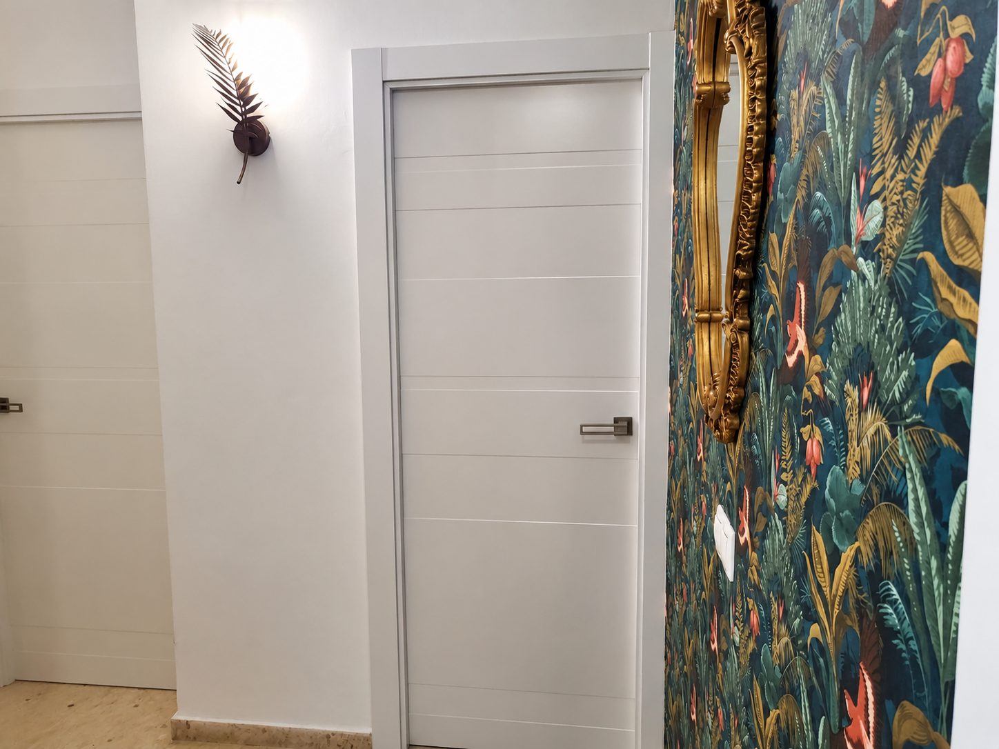 Adosado reformado con amplias terrazas y acceso directo a jardines y piscinas