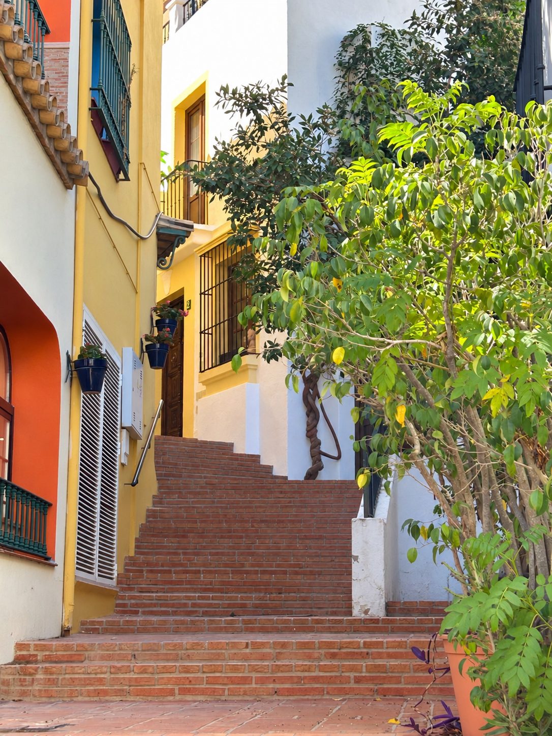 Una casa con alma, arte y vistas a la montaña en el corazón de Benahavís