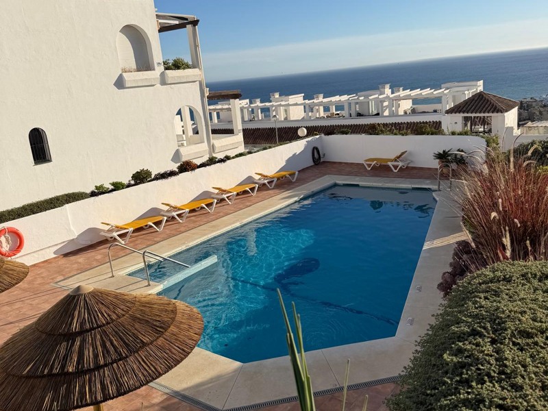 APARTAMENTO REFORMADO CON ESPECTACULARES VISTAS AL MAR EN RIVIERA DEL SOL – MIJAS COSTA