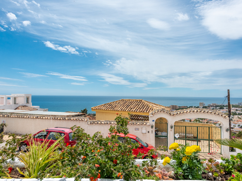 APARTAMENTO REFORMADO CON ESPECTACULARES VISTAS AL MAR EN RIVIERA DEL SOL – MIJAS COSTA