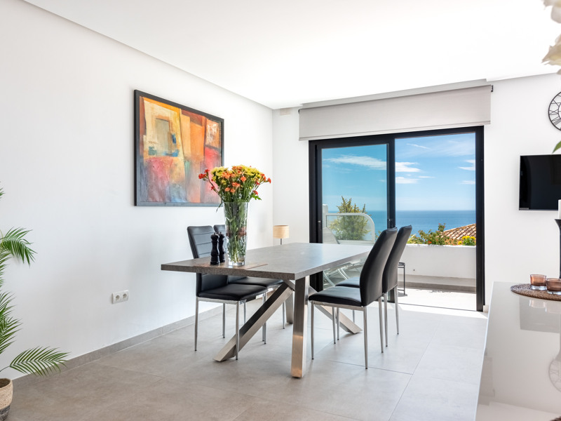 APARTAMENTO REFORMADO CON ESPECTACULARES VISTAS AL MAR EN RIVIERA DEL SOL – MIJAS COSTA