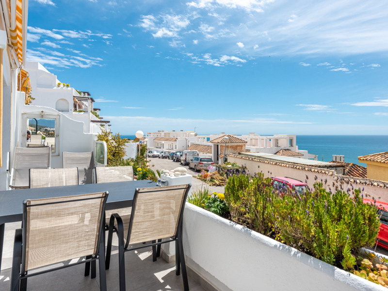 APARTAMENTO REFORMADO CON ESPECTACULARES VISTAS AL MAR EN RIVIERA DEL SOL – MIJAS COSTA