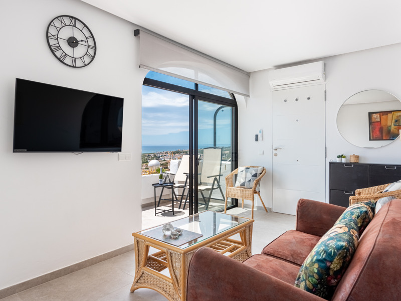 APARTAMENTO REFORMADO CON ESPECTACULARES VISTAS AL MAR EN RIVIERA DEL SOL – MIJAS COSTA
