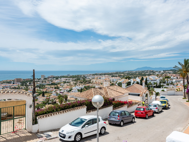 APARTAMENTO REFORMADO CON ESPECTACULARES VISTAS AL MAR EN RIVIERA DEL SOL – MIJAS COSTA
