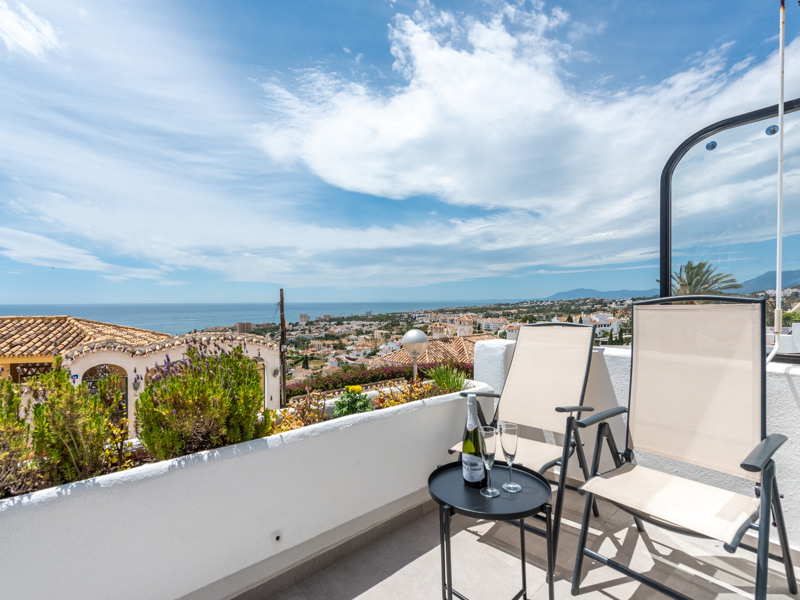 APARTAMENTO REFORMADO CON ESPECTACULARES VISTAS AL MAR EN RIVIERA DEL SOL – MIJAS COSTA