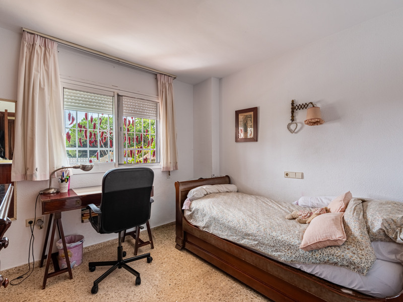 AMPLIO PISO DE 3 DORMITORIOS CON GRAN TERRAZA SOLEADA EN EL CENTRO DE FUENGIROLA