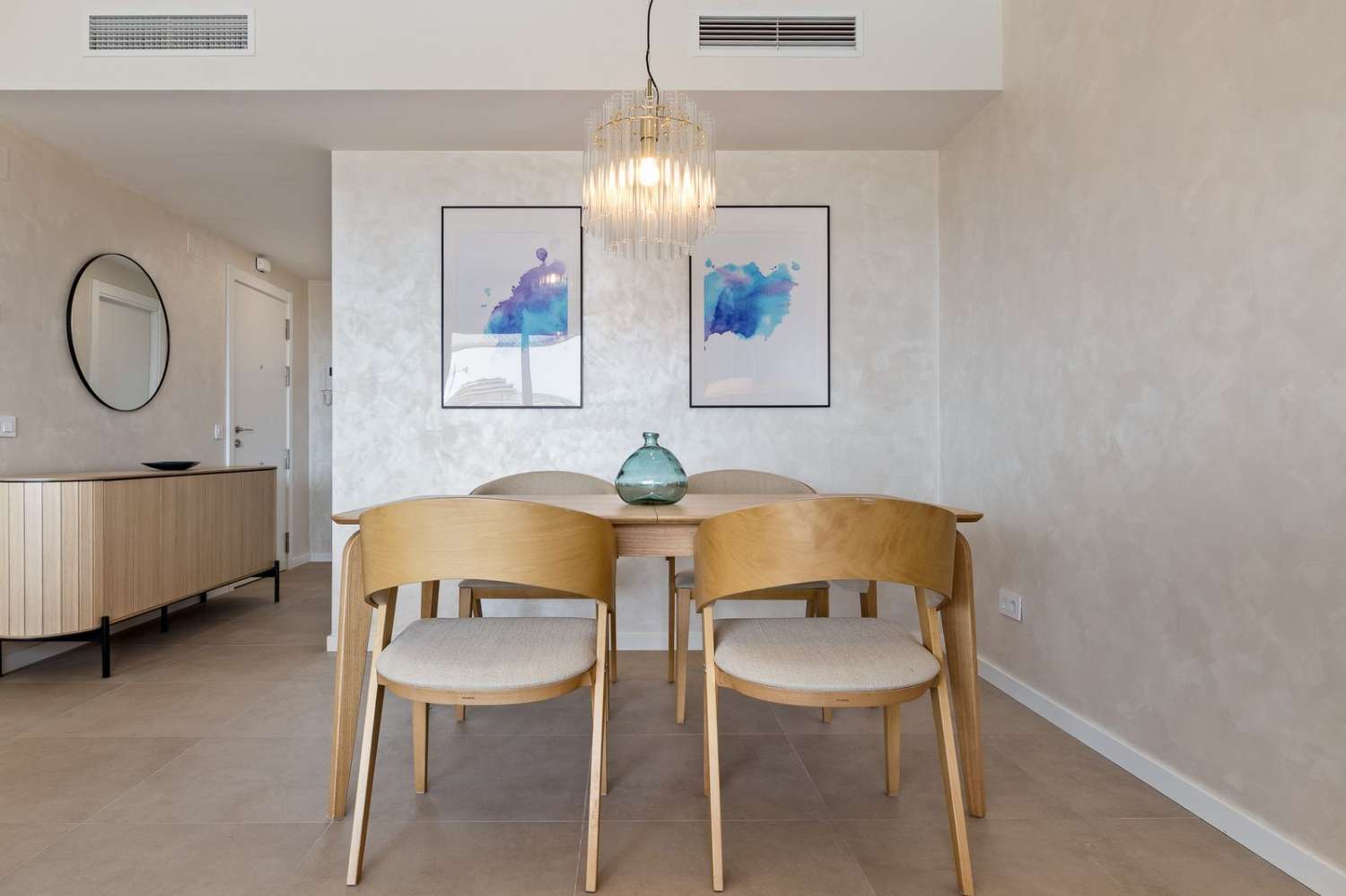 EXCLUSIVO APARTAMENTO CON ESPECTACULARES VISTAS AL MAR A SOLO 50 METROS DE LA PLAYA EN LOS ÁLAMOS – TORREMOLINOS