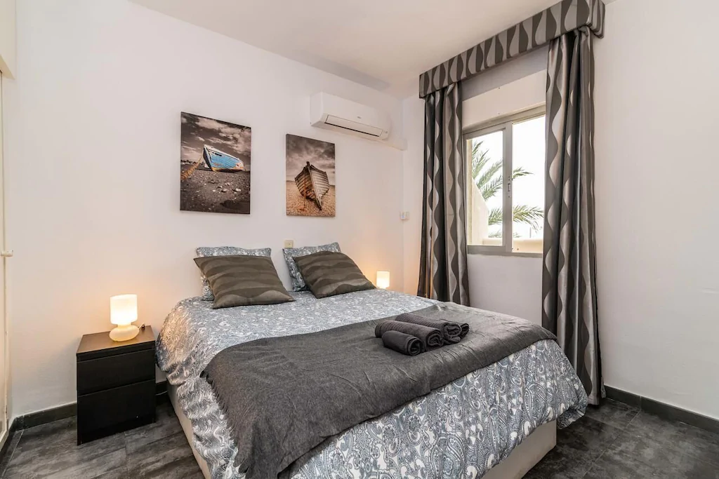 Luksuslejlighed med havudsigt, jacuzzi, stor terrasse, 1. linje, 5 personer