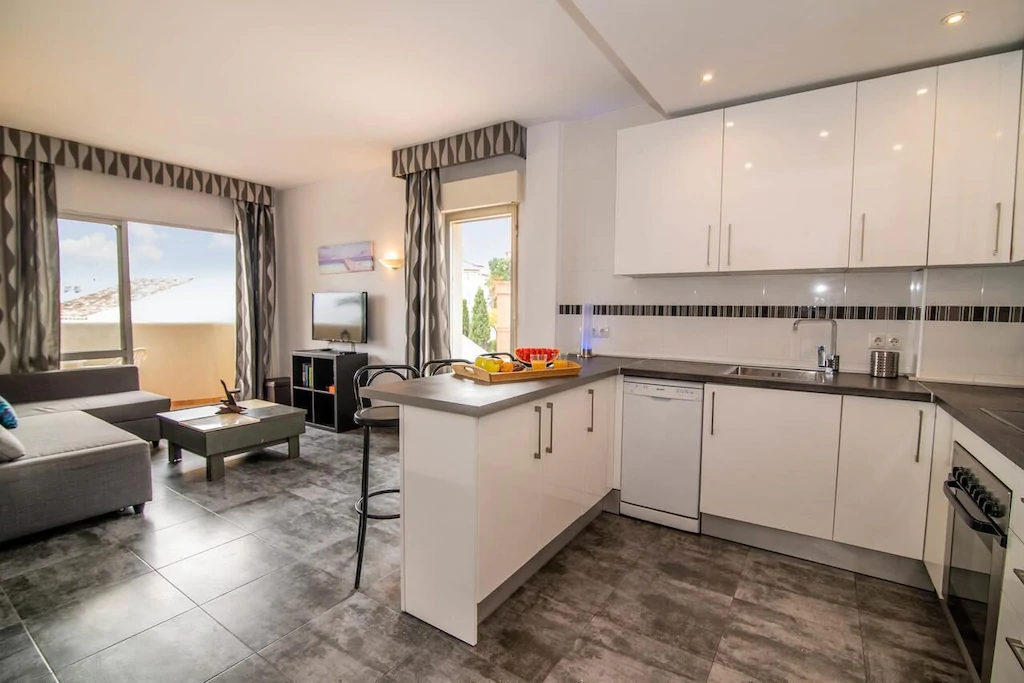 Luksuslejlighed med havudsigt, jacuzzi, stor terrasse, 1. linje, 5 personer