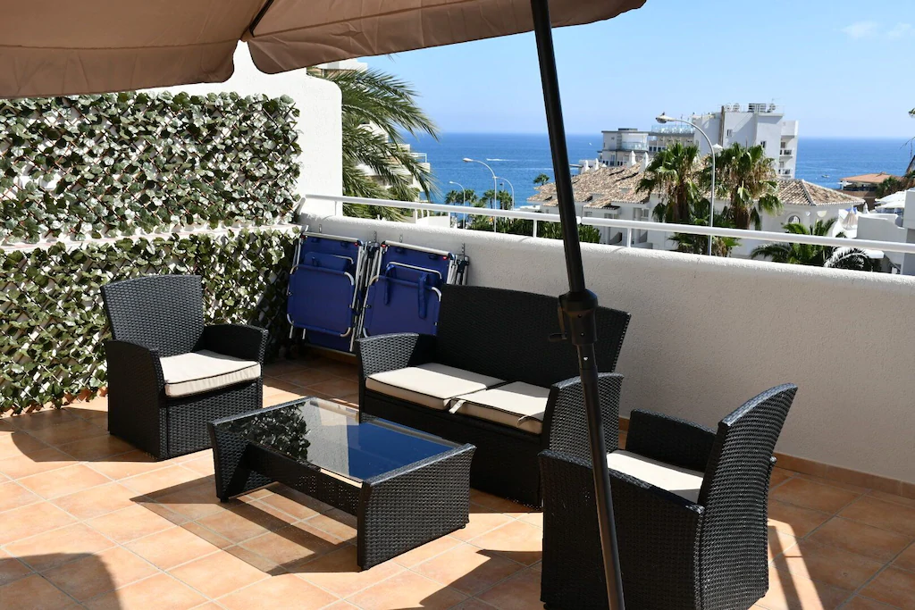 Luksuslejlighed med havudsigt, jacuzzi, stor terrasse, 1. linje, 5 personer