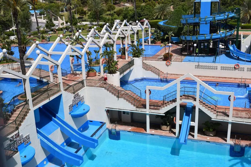 Luksuslejlighed med havudsigt, jacuzzi, stor terrasse, 1. linje, 5 personer