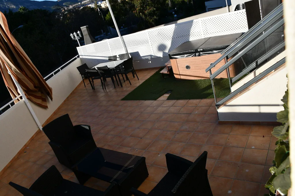 Luksuslejlighed med havudsigt, jacuzzi, stor terrasse, 1. linje, 5 personer
