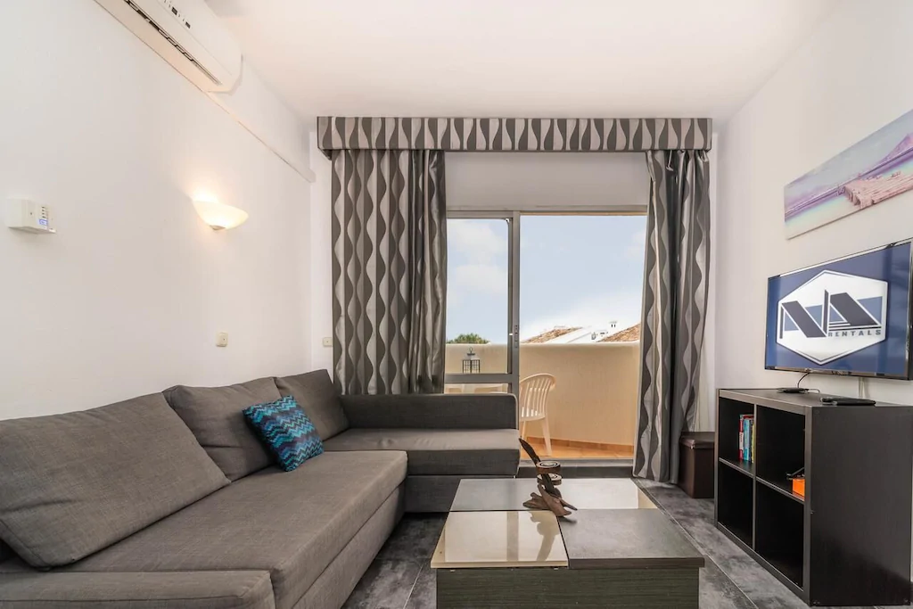 Luksuslejlighed med havudsigt, jacuzzi, stor terrasse, 1. linje, 5 personer