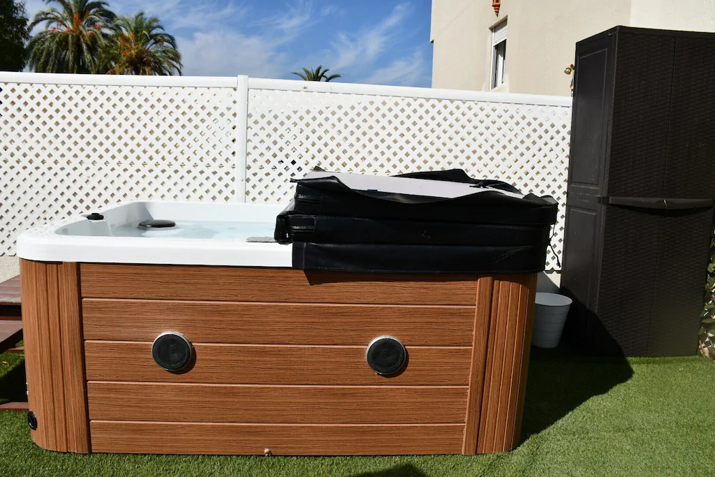 Luksuslejlighed med havudsigt, jacuzzi, stor terrasse, 1. linje, 5 personer