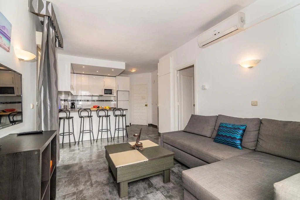 Luksuslejlighed med havudsigt, jacuzzi, stor terrasse, 1. linje, 5 personer