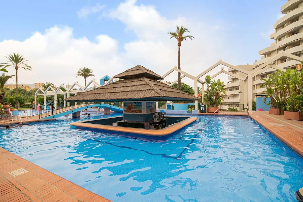 Luksuslejlighed med havudsigt, jacuzzi, stor terrasse, 1. linje, 5 personer