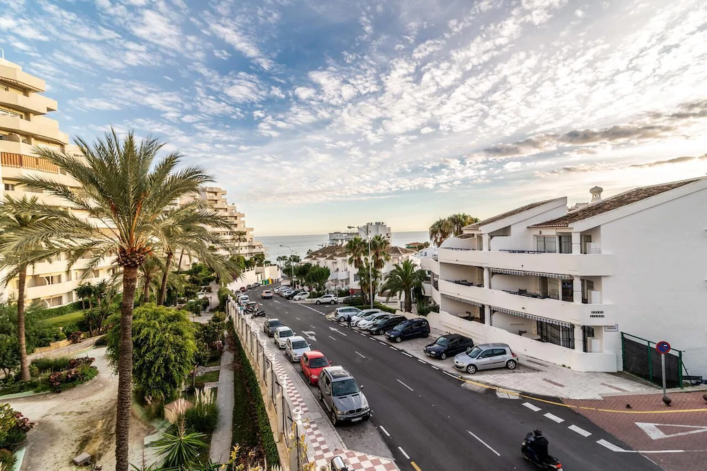 Appartamento di lusso con vista sul mare, vasca idromassaggio, grande terrazza, 1a linea, 5 persone