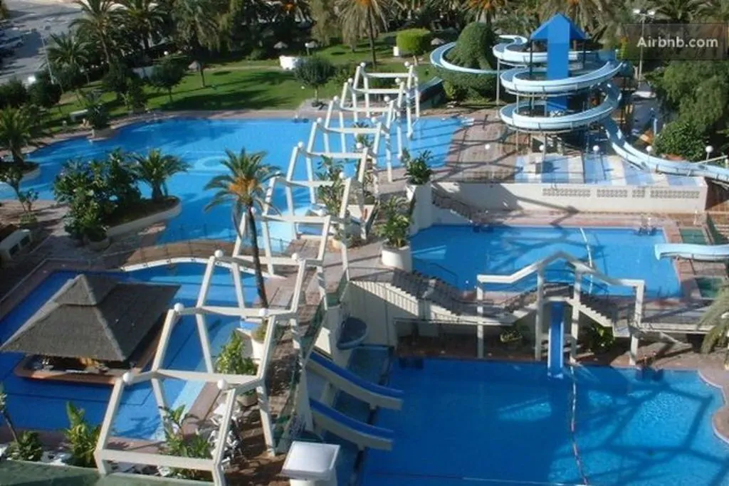 Luksuslejlighed med havudsigt, jacuzzi, stor terrasse, 1. linje, 5 personer