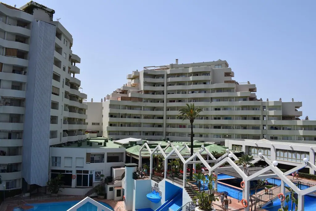 Luksuslejlighed med havudsigt, jacuzzi, stor terrasse, 1. linje, 5 personer